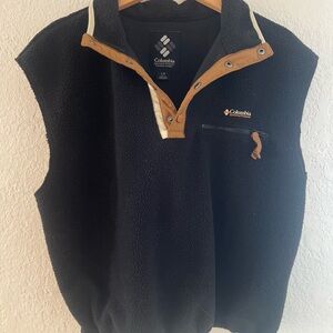 Columbia Black and Tan Fleece Vest
